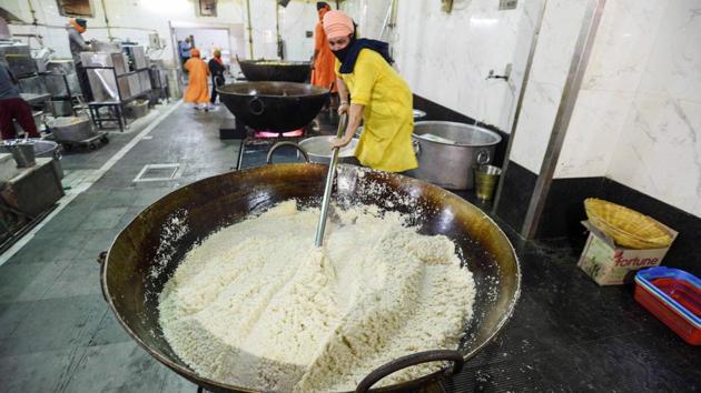 In normal circumstances, a community kitchen or ‘langar’ at a gurudwara caters to feeding any person who arrives to its premises seeking a meal regardless of their background. The precautions mandated by the lockdown mean that meals now find their way to those in need instead. (Biplov Bhuyan / HT Photo) In normal circumstances, a community kitchen or ‘langar’ at a gurudwara caters to feeding any person who arrives to its premises seeking a meal regardless of their background. The precautions mandated by the lockdown mean that meals now find their way to those in need instead. (Biplov Bhuyan / HT Photo)
