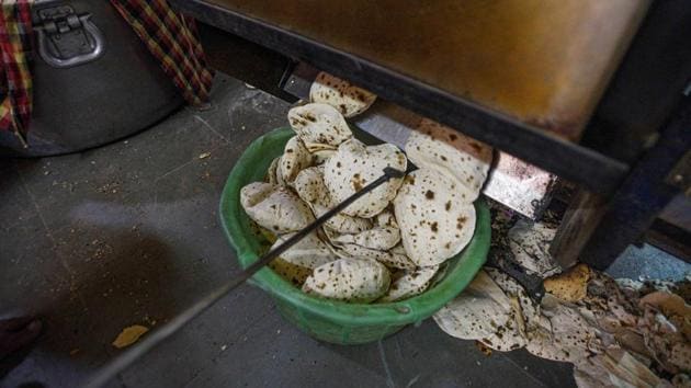 Chapatis slide off an automated cooker and on to a waiting basket. The kitchen is driven by a sense of service to the community and providing nutritious meals with consistency. (Biplov Bhuyan / HT Photo) Chapatis slide off an automated cooker and on to a waiting basket. The kitchen is driven by a sense of service to the community and providing nutritious meals with consistency. (Biplov Bhuyan / HT Photo)