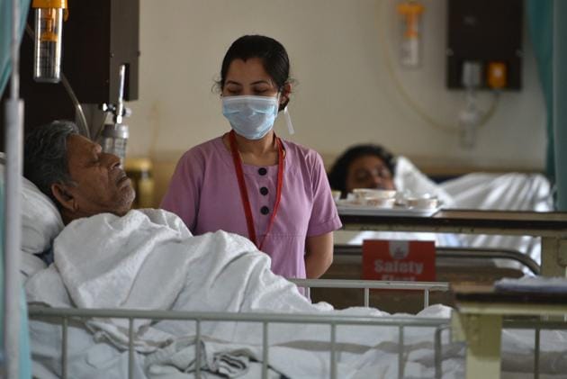 Nurses, among other healthcare workers, have been working extra hours to ensure that patients receive the necessary medical care during Covid-19 pandemic.(Samir Jana/HT Photo (For representational purpose only))