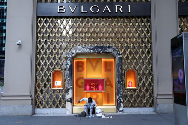 Paris luxury shops to open on Sunday