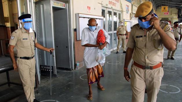 Police personnel showing the way to an elderly man as migrants board a special train to go to their native place, at Ajmer railway station , May 10, 2020. (ANI) Police personnel showing the way to an elderly man as migrants board a special train to go to their native place, at Ajmer railway station , May 10, 2020. (ANI)