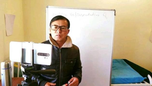 Lodged in an isolation centre in Leh district, Kifayat Hussain is taking online classes using internet communication tools like Zoom and making YouTube videos for his Class 9 and 10 students, whom he cannot meet.(Twitter)