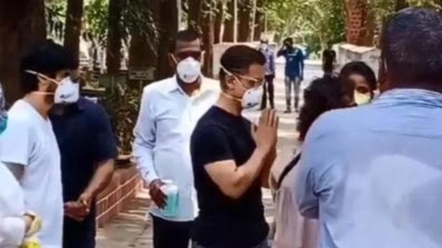 Aamir Khan attends his longtime assistant’s funeral.