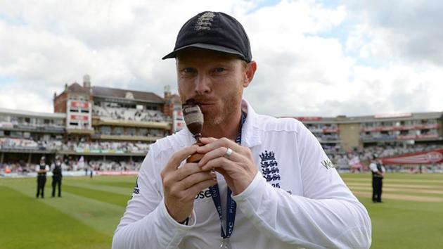 Ian Bell of England kisses the urn after the 2015 Ashes. (Getty Images) Ian Bell of England kisses the urn after the 2015 Ashes. (Getty Images)