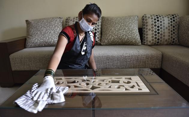 The fear of coronavirus has left RWAs and residents in a dilemma as to whether they should allow house helps or no.(Photo: Vidya Subramanian/HT (For representational purpose only))