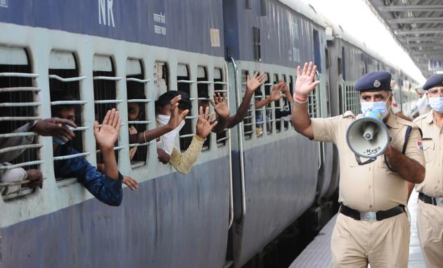 Migrant leaving for Bihar in a Shramik Special train from Patiala Railway Station on Wednesday. (BHARAT BHUSHAN/HT) Migrant leaving for Bihar in a Shramik Special train from Patiala Railway Station on Wednesday. (BHARAT BHUSHAN/HT)
