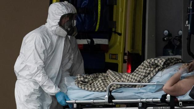 A medical professional transports a person on a stretcher outside a hospital on the outskirts of Moscow. A majority of Russia’s new cases were registered in the capital with President Vladimir Putin’s spokesperson Dmitry Peskov becoming the most recent senior figure in government to announce they had tested positive for the coronavirus. (Tatyana Makeyeva / REUTERS)