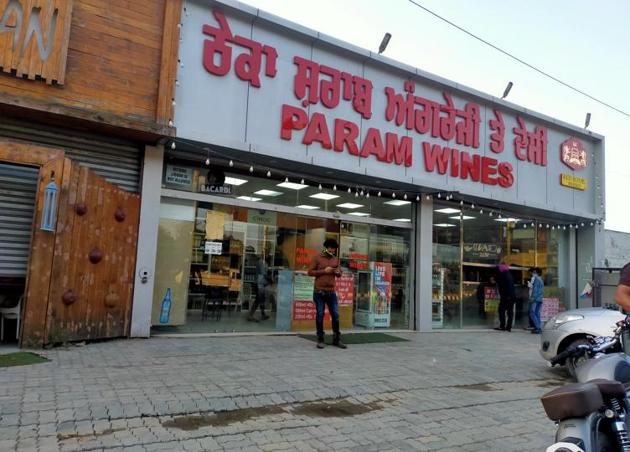 Nearly 65% of a total of 5,800 liquor vends in Punjab remained closed on Thursday. (ht file photo) Nearly 65% of a total of 5,800 liquor vends in Punjab remained closed on Thursday. (ht file photo)