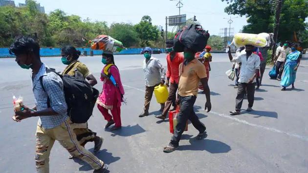 Migrant workers on way to their native places amid Covid-19 lockdown.(Praful Gangurde/HT Photo)