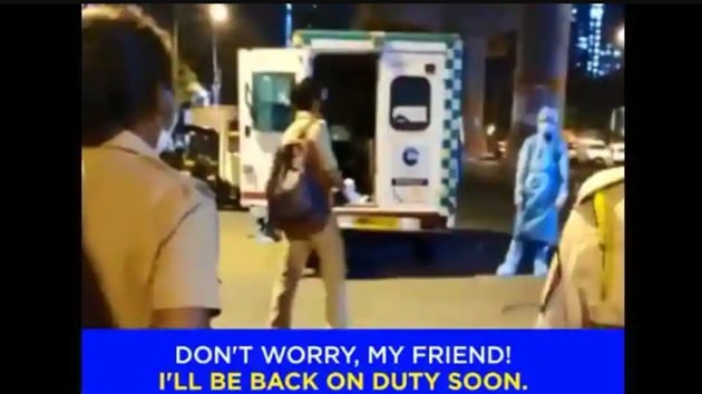 The image shows the policeman previously going for his treatment.(Twitter/Mumbai Police)