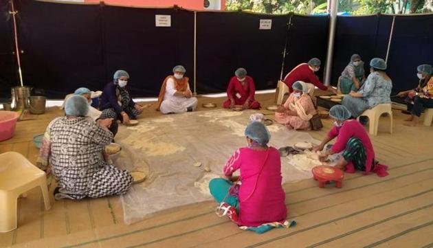 The Radha Soami Satsang Beas centres in Chandigarh, Mohali and Panchkula are getting ration from their headquarters in Beas to prepare food packets for distribution. (HT Photo) The Radha Soami Satsang Beas centres in Chandigarh, Mohali and Panchkula are getting ration from their headquarters in Beas to prepare food packets for distribution. (HT Photo)