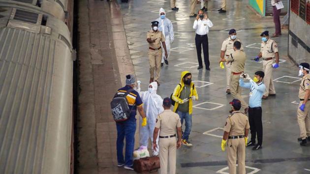 Medics conduct thermal screening of passengers who arrived from Delhi at Mumbai Central station following the resumption of passenger train services by Indian Railways connecting major cities, during the ongoing COVID-19 lockdown in Mumbai on May 14. (PTI) Medics conduct thermal screening of passengers who arrived from Delhi at Mumbai Central station following the resumption of passenger train services by Indian Railways connecting major cities, during the ongoing COVID-19 lockdown in Mumbai on May 14. (PTI)