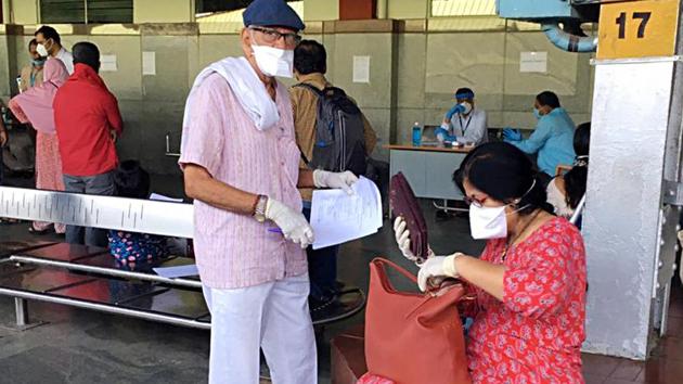 Passengers after arriving at the railway station by the special train from New Delhi, in Bengaluru on Thursday. (ANI Photo) Passengers after arriving at the railway station by the special train from New Delhi, in Bengaluru on Thursday. (ANI Photo)