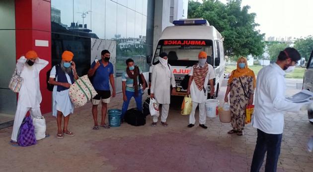As many as 35 patients from Mohali were discharged from Gian Sagar Hospital in Banur. (HT Photo) As many as 35 patients from Mohali were discharged from Gian Sagar Hospital in Banur. (HT Photo)
