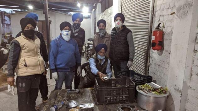 The food is also being served at quarantine centres in north Kashmir’s Baramulla district and more than 300 people have been covered under the initiative so far (HT Photo) The food is also being served at quarantine centres in north Kashmir’s Baramulla district and more than 300 people have been covered under the initiative so far (HT Photo)