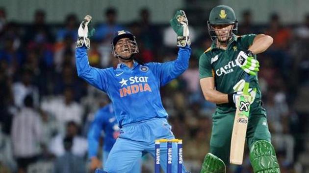 Indian wicket-keeper and team captain M S Dhoni (L) celebrates after taking the catch that dismissed South African batsman Faf du Plessis (R)(AFP) Indian wicket-keeper and team captain M S Dhoni (L) celebrates after taking the catch that dismissed South African batsman Faf du Plessis (R)(AFP)