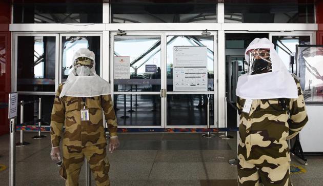 CISF personnel seen wearing protective headgear during lockdown, in Terminal 3 of IGI Airport, New Delhi.(Vipin Kumar/HT PHOTO)