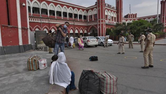 Stranded people arrive to board a special train to Jammu, during nationwide lockdown, at Old Delhi Railway Station, in New Delhi. (Burhaan Kinu/HT PHOTO) Stranded people arrive to board a special train to Jammu, during nationwide lockdown, at Old Delhi Railway Station, in New Delhi. (Burhaan Kinu/HT PHOTO)