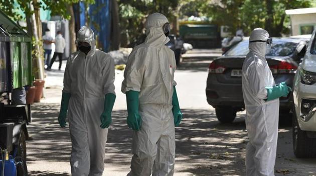 On Thursday, the city had recorded 472 fresh cases, the highest single-day spike in Covid-19 cases in Delhi so far.(BURHAAN KINU/HT PHOTO.) On Thursday, the city had recorded 472 fresh cases, the highest single-day spike in Covid-19 cases in Delhi so far.(BURHAAN KINU/HT PHOTO.)