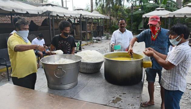 10 Nepali nationals from the group cook food in the compound of Soho restaurant in Kalyaninagar. Nepalis from Ramwadi, Kharadi and Vimannagar visit the kitchen.(Shankar Narayan/HT PHOTO)