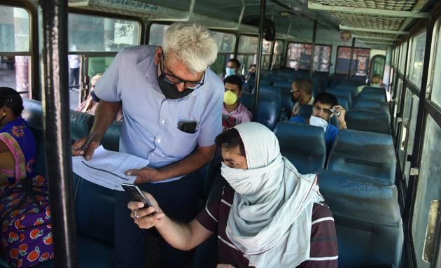 The services were closed since chief minister Manohar Lal Khattar had announced lockdown in view of the coronavirus pandemic on March 23(HT Photo) The services were closed since chief minister Manohar Lal Khattar had announced lockdown in view of the coronavirus pandemic on March 23(HT Photo)