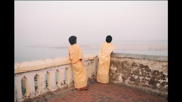Titled ‘Gurukul.’ Ma Anandmayee Kanyapeeth, a cloistered hermitage for young girls in the heart of Varanasi. After a busy day at the gurukul, two hours in the evening are allotted for the girls’ playtime. (Paromita Chatterjee)