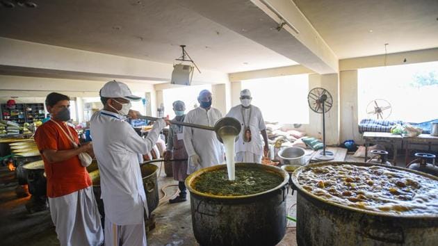 Volunteers prepare food in the ISKCON Delhi's emergency kitchen setup to feed the needy and poor people in ISKCON temple amid the nationwide coronavirus lockdown in New Delhi. (Amal KS/HT PHOTO) Volunteers prepare food in the ISKCON Delhi's emergency kitchen setup to feed the needy and poor people in ISKCON temple amid the nationwide coronavirus lockdown in New Delhi. (Amal KS/HT PHOTO)