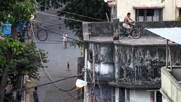 A man cycles on a rooftop during the ongoing lockdown in Kolkata on May 14. China had imposed a 76-day lockdown earlier this year in Wuhan, the city where the pathogen is believed to have jumped to humans. The move proved to be effective, with no Covid-19 death being reported in official figures in China over the last 30 days. (Bikas Das / AP) A man cycles on a rooftop during the ongoing lockdown in Kolkata on May 14. China had imposed a 76-day lockdown earlier this year in Wuhan, the city where the pathogen is believed to have jumped to humans. The move proved to be effective, with no Covid-19 death being reported in official figures in China over the last 30 days. (Bikas Das / AP)