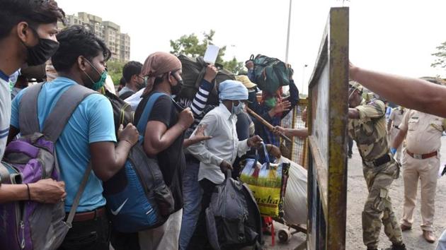 Police stops migrant workers as they try to pass through barricade outside LTT railway terminus to board a special train back to their native places. (Satish Bate/Hindustan Times) Police stops migrant workers as they try to pass through barricade outside LTT railway terminus to board a special train back to their native places. (Satish Bate/Hindustan Times)