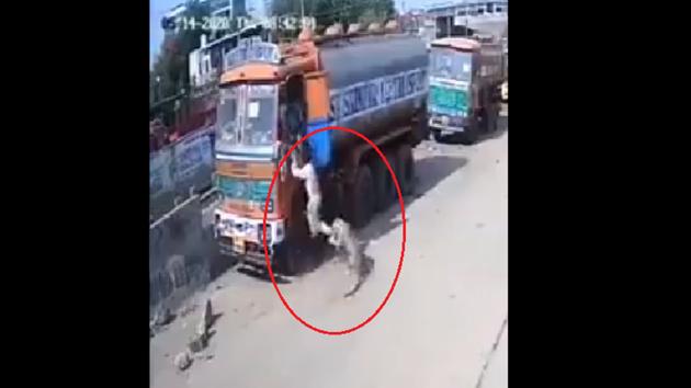 The incident occurred on Thursday morning near Katedan underpass.(Twitter) The incident occurred on Thursday morning near Katedan underpass.(Twitter)