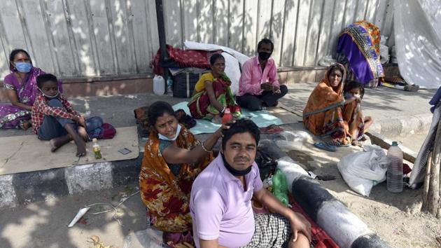 Two families from Bihar who have been camping in front of AIIMS for the cancer treatment of a family member. (Sanjeev Verma/HT PHOTO) Two families from Bihar who have been camping in front of AIIMS for the cancer treatment of a family member. (Sanjeev Verma/HT PHOTO)
