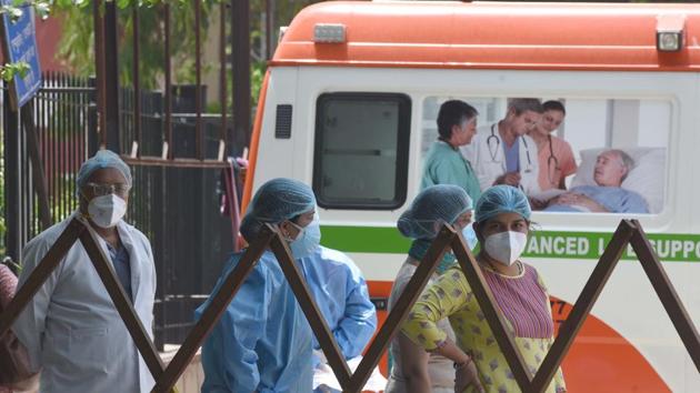 New Delhi, India- May 09, 2020: Doctors and medical staff wait for their turn during the collection of samples for COVID 19 testing at LNJP Hospital, during nationwide lockdown to curb the spread of coronavirus, in New Delhi, India on Saturday, May 09, 2020. (Photo by Sonu Mehta/Hindustan Times) (Sonu Mehta/HT PHOTO) New Delhi, India- May 09, 2020: Doctors and medical staff wait for their turn during the collection of samples for COVID 19 testing at LNJP Hospital, during nationwide lockdown to curb the spread of coronavirus, in New Delhi, India on Saturday, May 09, 2020. (Photo by Sonu Mehta/Hindustan Times) (Sonu Mehta/HT PHOTO)