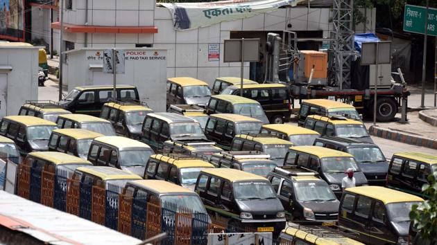 Cars lined at a taxi stand at the New Delhi Railway Station (NDLS), in Ajmeri Gate, New Delhi. (Sonu Mehta/HT PHOTO) Cars lined at a taxi stand at the New Delhi Railway Station (NDLS), in Ajmeri Gate, New Delhi. (Sonu Mehta/HT PHOTO)