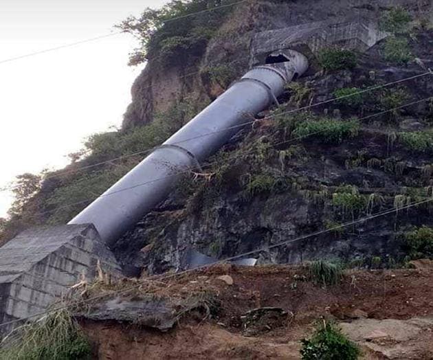 100MW Uhal power project of Himachal Pradesh State Electricity Board located at Ladbhadol in Mandi witnessed a major blast in the penstroke pipe of one of the turbines. HT Photo(HT Photo)