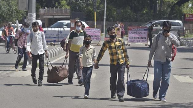 Migrants going for medical screening before boarding the scheduled train in Ludhiana on Saturday. (GURPREET SINGH/HT) Migrants going for medical screening before boarding the scheduled train in Ludhiana on Saturday. (GURPREET SINGH/HT)