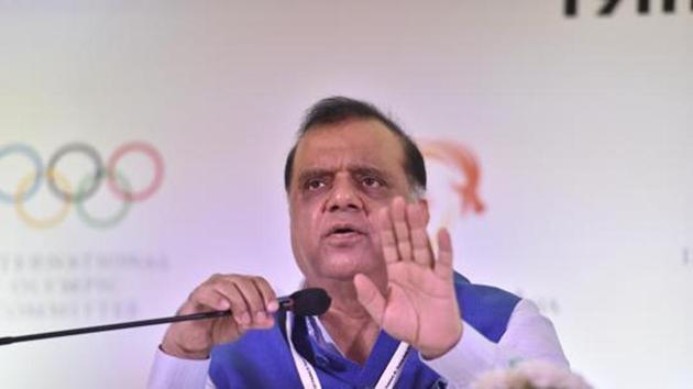 President of the Indian Olympic Association (IOA) Dr. Narinder Dhruv Batra ( L) addresses a press conference.(Sonu Mehta/HT PHOTO)