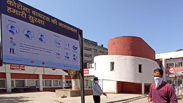 Chandigarh heath department has asked ward councillors to encourage residents to visit Government Multi-Speciality Hospital in Sector 16 or the Government Medical College and Hospital in Sector 32, if they show any Covid symptoms, for which they will be ferried in the health department’s ambulance. (HT file photo) Chandigarh heath department has asked ward councillors to encourage residents to visit Government Multi-Speciality Hospital in Sector 16 or the Government Medical College and Hospital in Sector 32, if they show any Covid symptoms, for which they will be ferried in the health department’s ambulance. (HT file photo)