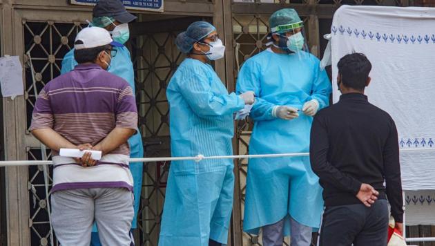 Medics attend to patients at a government hospital, during the ongoing Covid-19 nationwide lockdown in New Delhi. (PTI file photo)