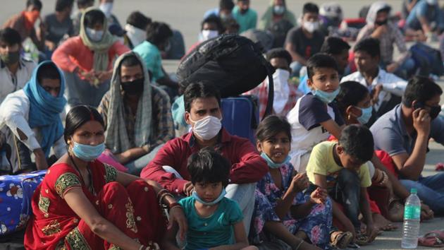 Stranded migrant workers wait for public transport to ferry them to the nearest railway station amid the lockdown, in Tau Devi Lal Stadium, Gurugram.(Yogendra Kumar/HT PHOTO) Stranded migrant workers wait for public transport to ferry them to the nearest railway station amid the lockdown, in Tau Devi Lal Stadium, Gurugram.(Yogendra Kumar/HT PHOTO)