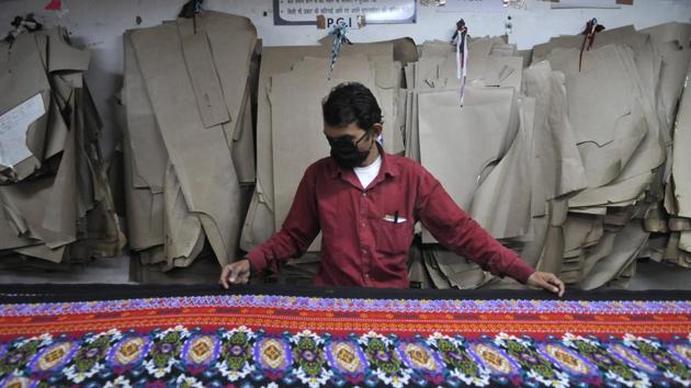 Noida apparel export cluster (NAEC), the readymade garment industry in Gautam Budh Nagar district, workers working before lockdown. (Sunil Ghosh / Hindustan Times) Noida apparel export cluster (NAEC), the readymade garment industry in Gautam Budh Nagar district, workers working before lockdown. (Sunil Ghosh / Hindustan Times)