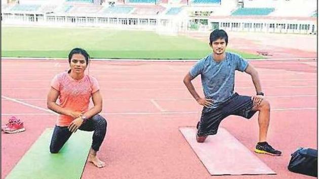 Sprinters Dutee Chand and Amiya Mallick train at the Kalinga Stadium in Bhubaneswar on Monday.(TWITTER)