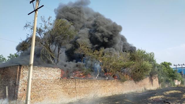 Godown owner, who claimed materials worth lakhs were destroyed in the fire, blamed the farmer for intentionally burning crop residue to cause damage to his godown. Godown owner, who claimed materials worth lakhs were destroyed in the fire, blamed the farmer for intentionally burning crop residue to cause damage to his godown.