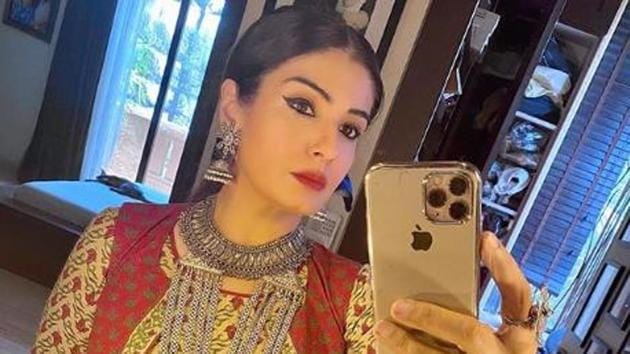 Raveena Tandon does a ‘photocheck’ for her makeup as she gets ready for a shoot amid lockdown and social distancing. Raveena Tandon does a ‘photocheck’ for her makeup as she gets ready for a shoot amid lockdown and social distancing.