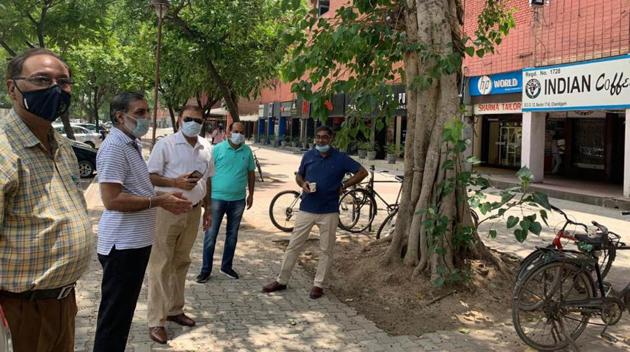 More than 100 loyal customers strolled over to the iconic Indian Coffee House, in Sector 17 market complex, to enjoy their hot coffee as further relaxations were announced in the fourth phase of the lockdown.(HT photo)