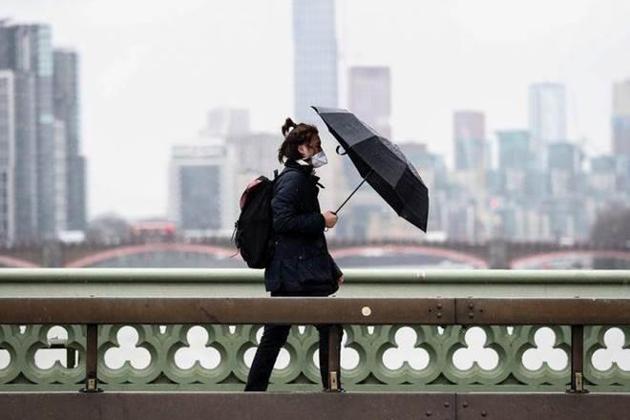 The UK authorities initially sought to trace and test everyone who had been in contact with people infected with the coronavirus.(Reuters)