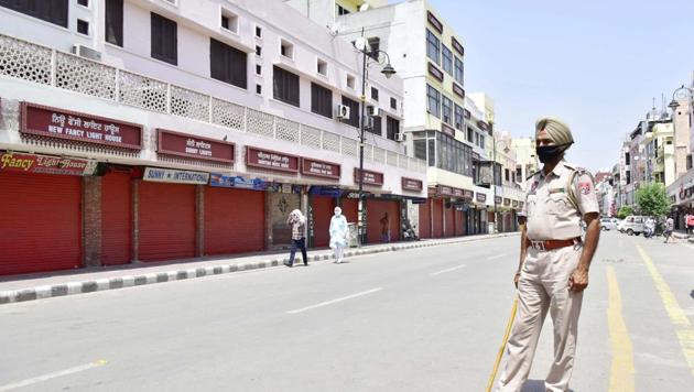 A police personnel keeps watch near shuttered shops during lockdown to check the spread of coronavirus, at Hall Bazar in Amritsar, Punjab, India on Friday, May 08, 2020/ representative (Sameer Sehgal/Hindustan Times) A police personnel keeps watch near shuttered shops during lockdown to check the spread of coronavirus, at Hall Bazar in Amritsar, Punjab, India on Friday, May 08, 2020/ representative (Sameer Sehgal/Hindustan Times)