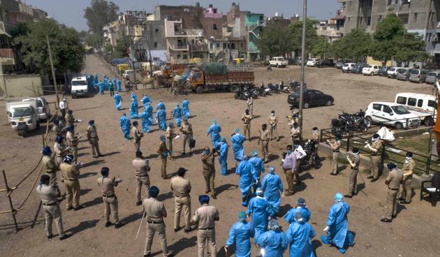 The new cases comprise two women aged 55 and 28 years, both from the hotspot of Bapu Dham Colony in Sector 26, and one man from Dhanas containment zone.(Keshav Singh/HT Representative Image)