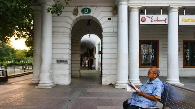 An elderly man reads newspaper on a deserted Connaught Place amid the coronavirus lockdown in New Delhi.(Amal KS/HT PHOTO) An elderly man reads newspaper on a deserted Connaught Place amid the coronavirus lockdown in New Delhi.(Amal KS/HT PHOTO)