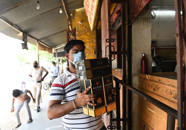 A man returns after buying alcohol from a liquor shop in Najafgarh, New Delhi, India, on Friday, May 8, 2020. (Vipin Kumar/HT PHOTO) A man returns after buying alcohol from a liquor shop in Najafgarh, New Delhi, India, on Friday, May 8, 2020. (Vipin Kumar/HT PHOTO)