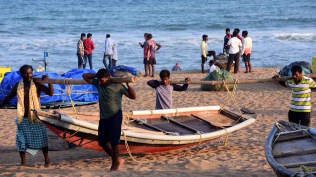 Fishermen bringing in their boats after warning were sounded ahead of the arrival of Cyclone Amphan, in Puri, Odisha, on Monday.(Arabinda Mohapatra/HT Photo) Fishermen bringing in their boats after warning were sounded ahead of the arrival of Cyclone Amphan, in Puri, Odisha, on Monday.(Arabinda Mohapatra/HT Photo)